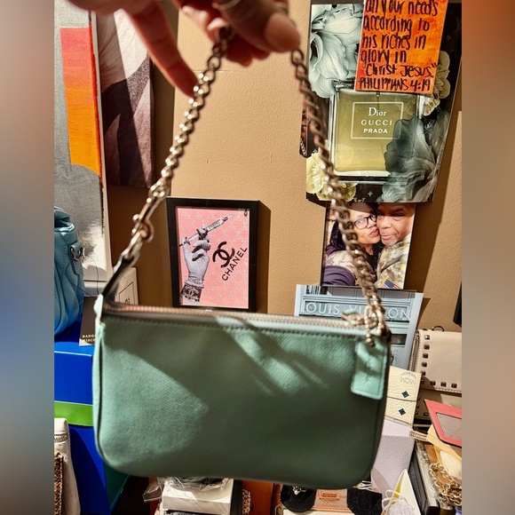 COACH CHALK HAWAIIAN FLORAL EMBROIDERY BEADED LARGE WRISTLET (LE) - Picture 3 of 15